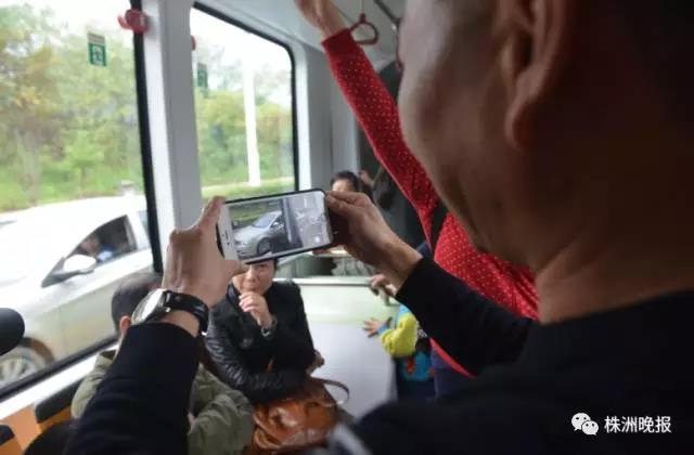 客車自動(dòng)破窗裝置,遙控自動(dòng)破玻器,破窗器,南冠破玻器 客車自動(dòng)破窗裝置,遙控自動(dòng)破玻器,破窗器,南冠破玻器