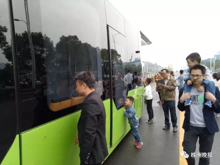 客車自動(dòng)破窗裝置,遙控自動(dòng)破玻器,破窗器,南冠破玻器 客車自動(dòng)破窗裝置,遙控自動(dòng)破玻器,破窗器,南冠破玻器