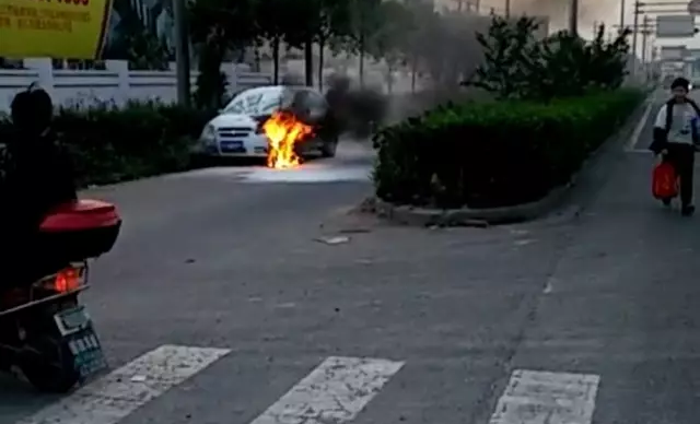 客車自動破窗裝置,遙控自動破玻器,破窗器,南冠破玻器 客車自動破窗裝置,遙控自動破玻器,破窗器,南冠破玻器